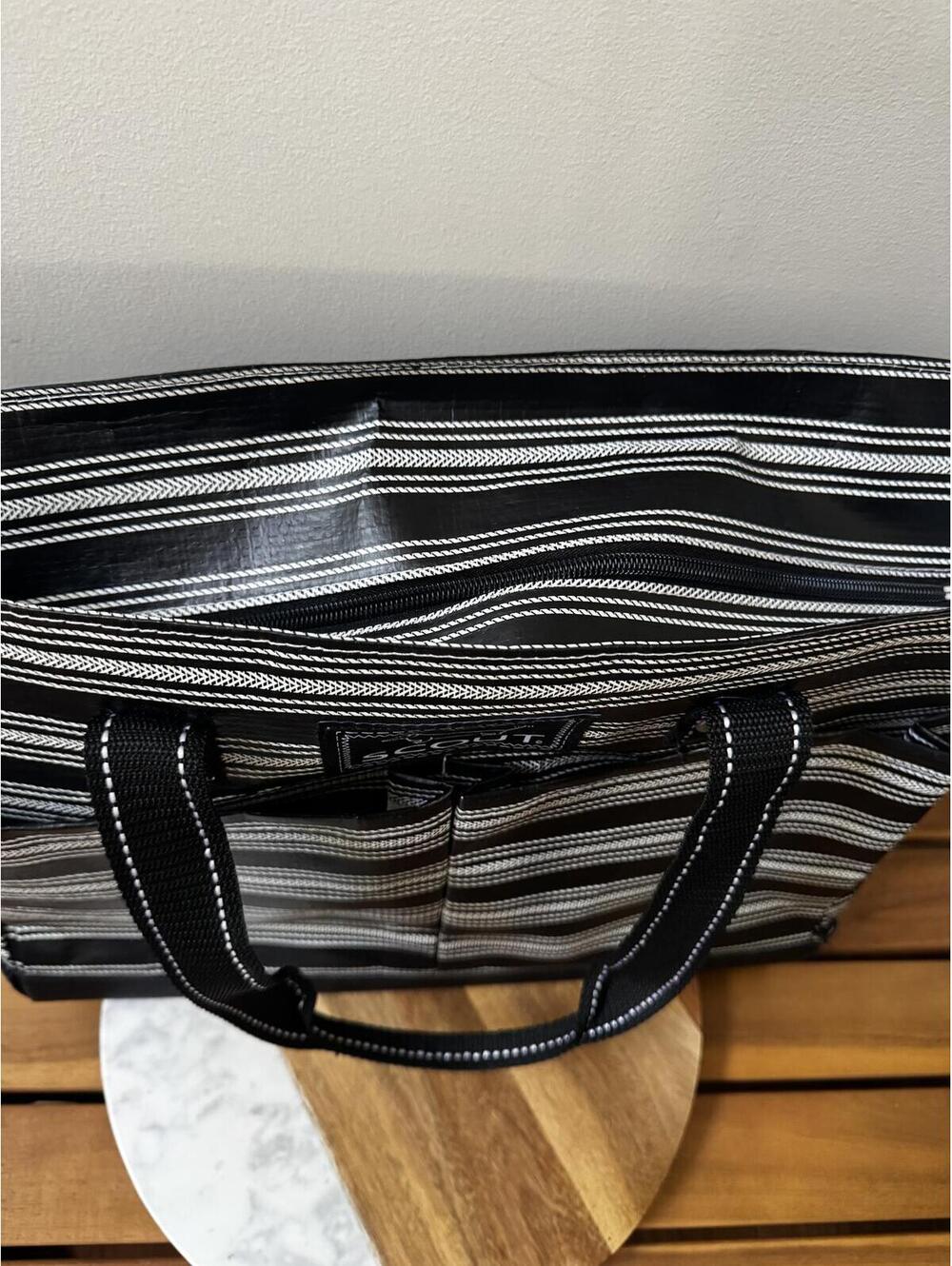 SCOUT "The Daily" Pocket Tote Zippered Tote 2 Exterior Pockets Travel Gym - Picture 4 of 9